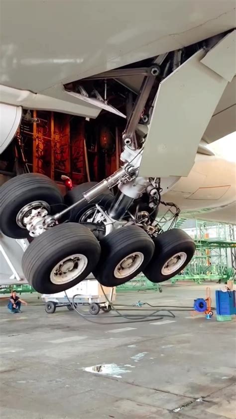 Boeing 777 main landing gear tested configurations.